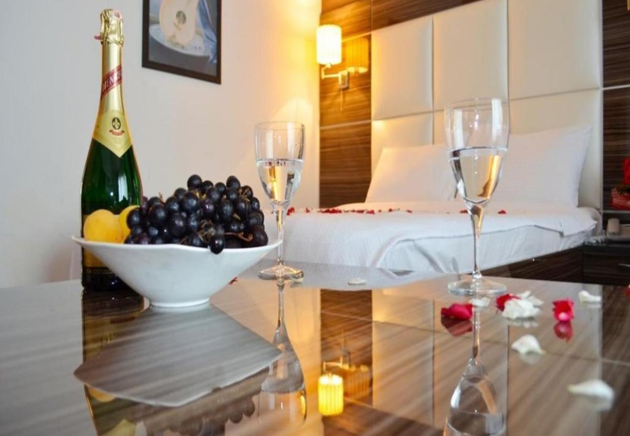 Red House Vip Apartmant Suites Istanboel Buitenkant foto