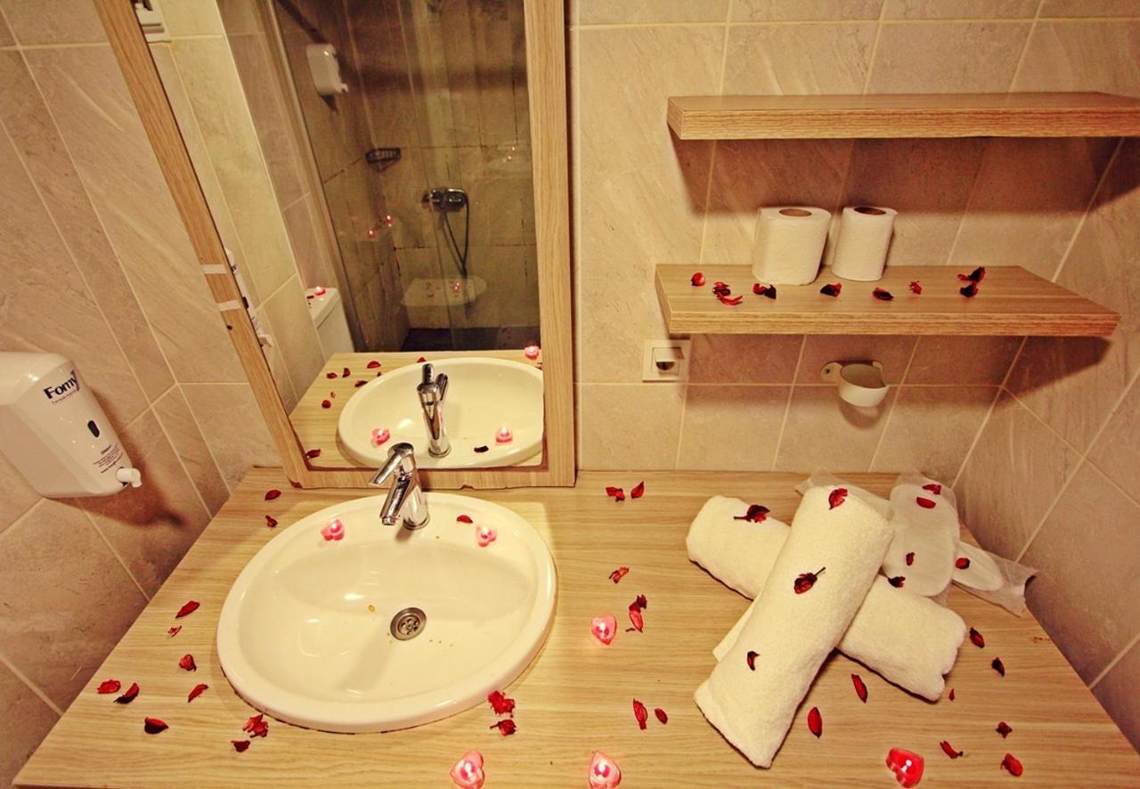 Red House Vip Apartmant Suites Istanboel Buitenkant foto